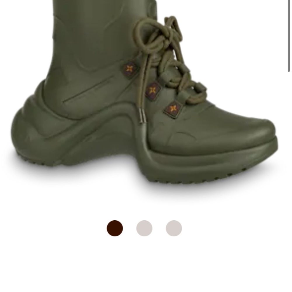 Louis Vuitton Olive Lace-Up Boots 
#1 rain/snow boot on vogue
Brand new